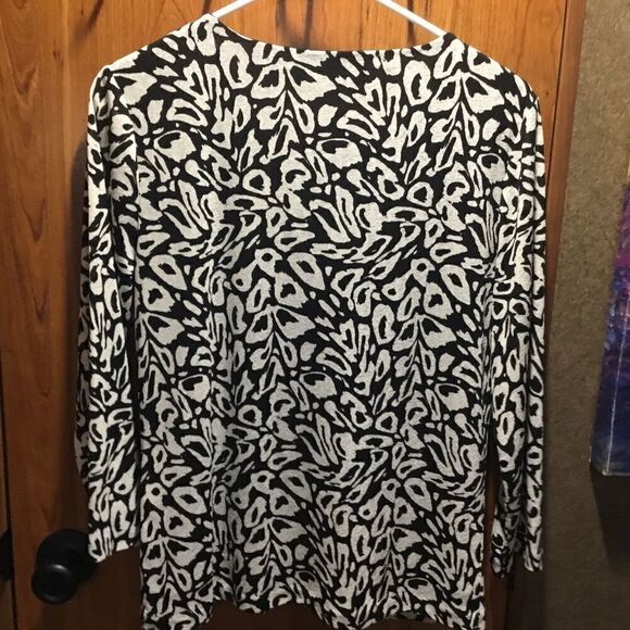 SALE. BUY 2/$30. Jones New York Women’s Size M 3/4 Sleeves Blouse - Picture 4 of 8